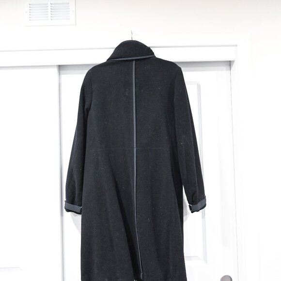 Japanese OTT Medium Black Classic Coat with Storable Hood - Picture 4 of 13